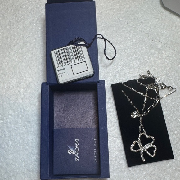 Swarovski Clover Necklace 38557, 42.5cm, , Waterproof, New in a Box - Picture 10 of 12